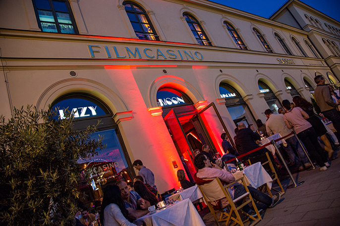 Terrasse täglich geöffnet von 11 bis 4 Uhr